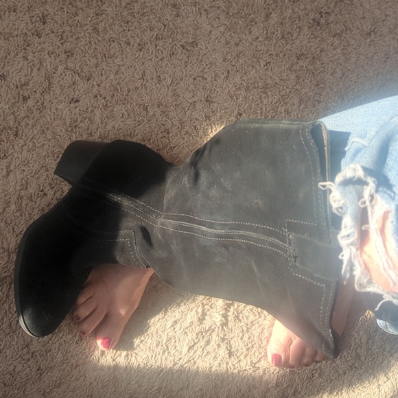 boots - Picture 3 of 5